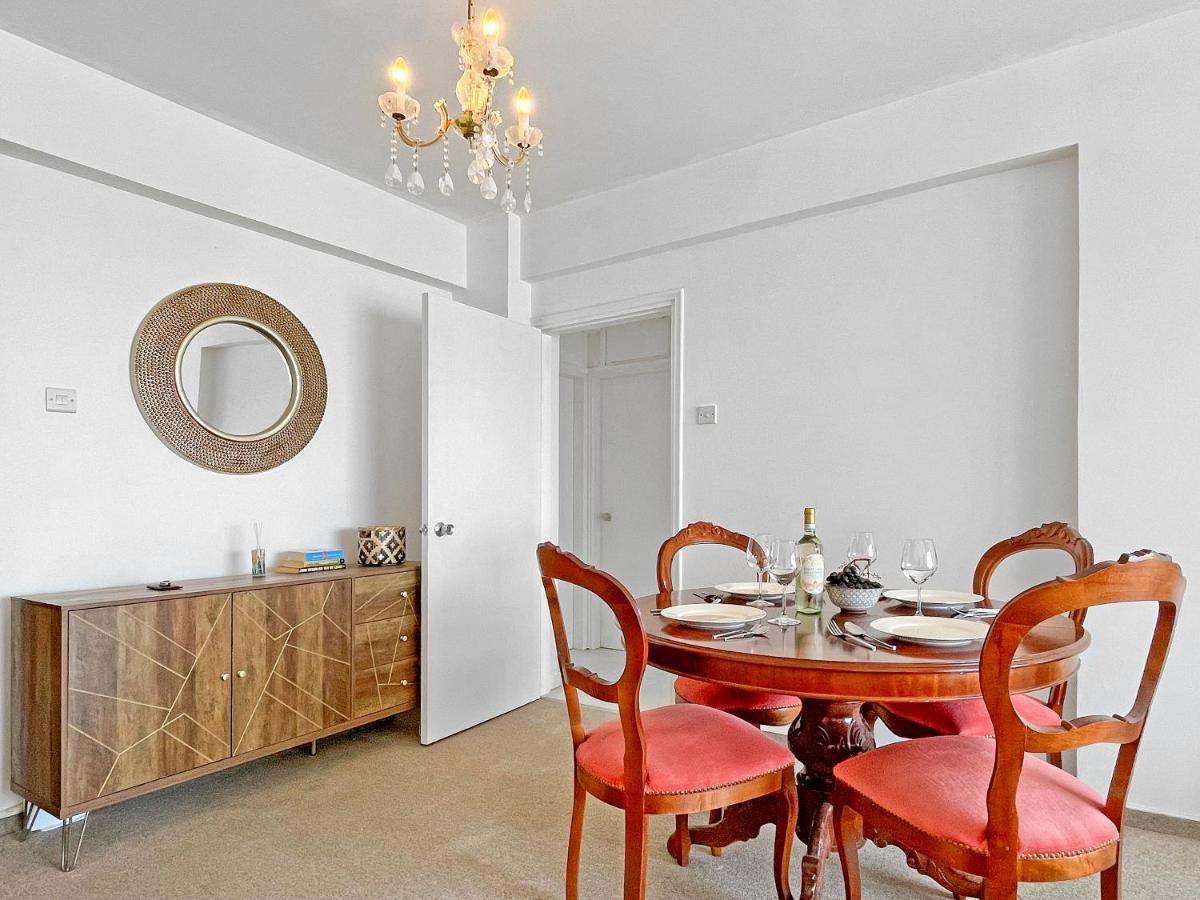 2Br Seafront Apt In City Center With Community Pool Larnaka Exterior foto