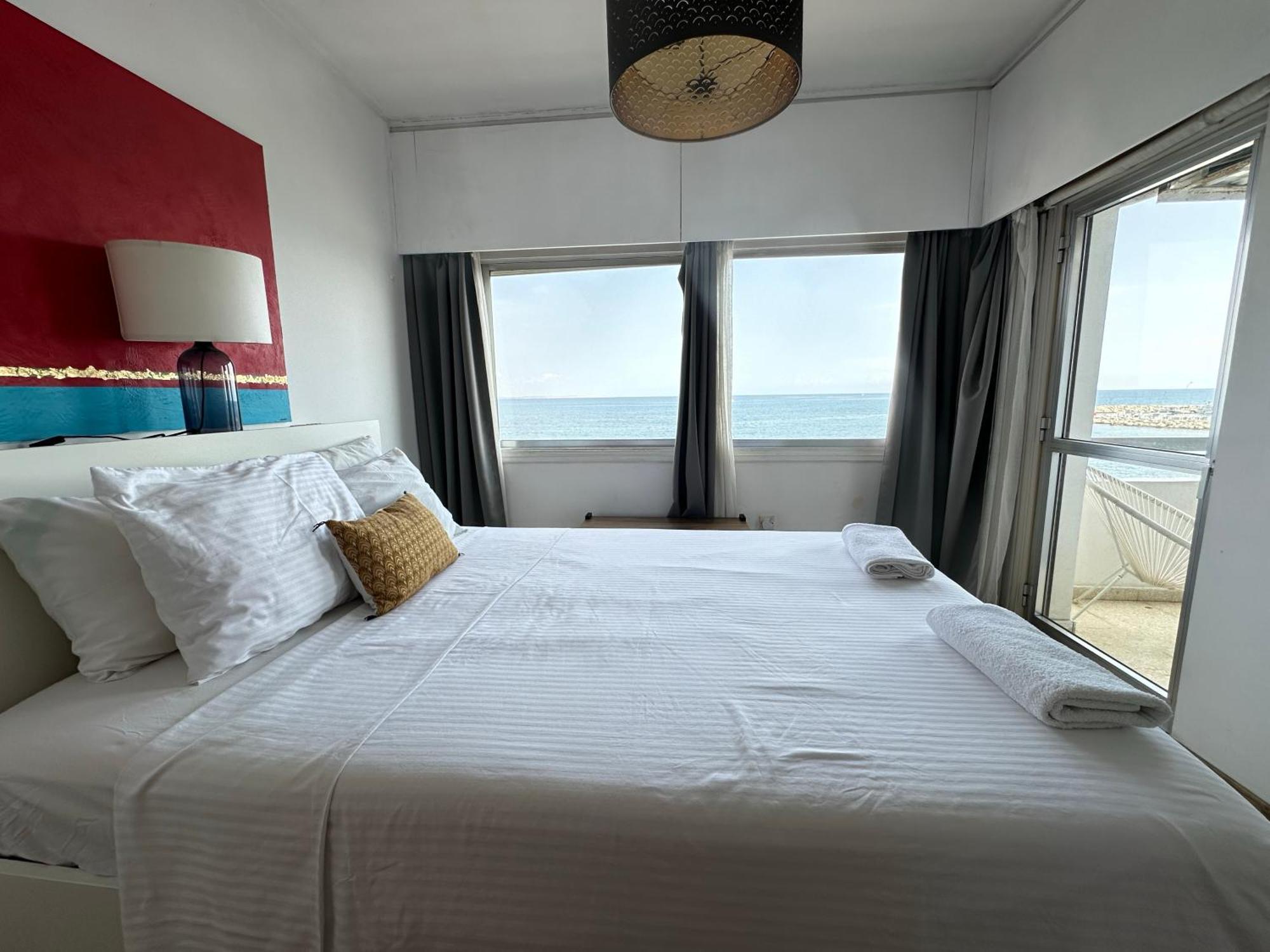 2Br Seafront Apt In City Center With Community Pool Larnaka Exterior foto